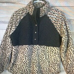 Maurices Leopard Quilted Snap Front Sherpa Pullover Sweatshirt Size M